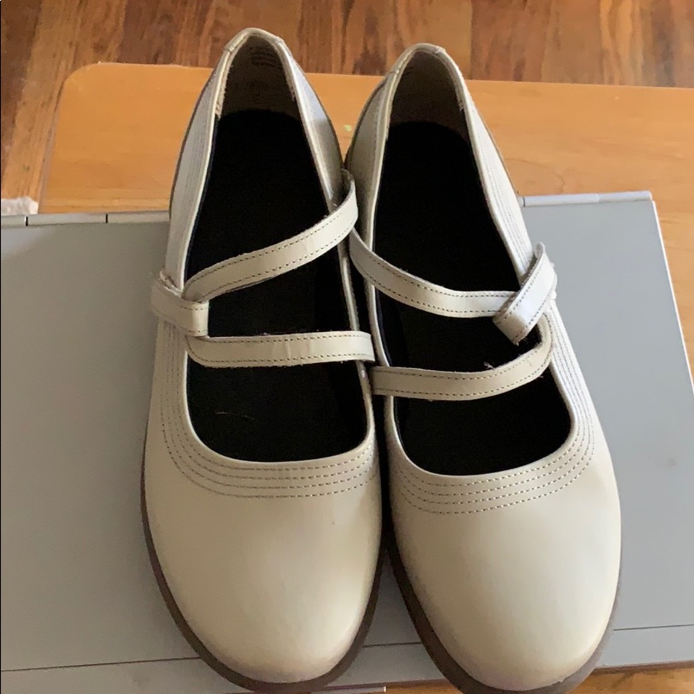 APEX  slip resistant shoes 8.5w